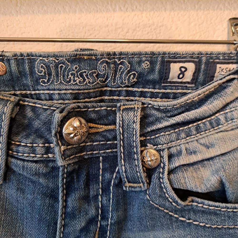Miss Me Girls Medium Wash Embroidered Rhinestone Capri Jeans JK5443P3 Size 8 - Picture 3 of 7